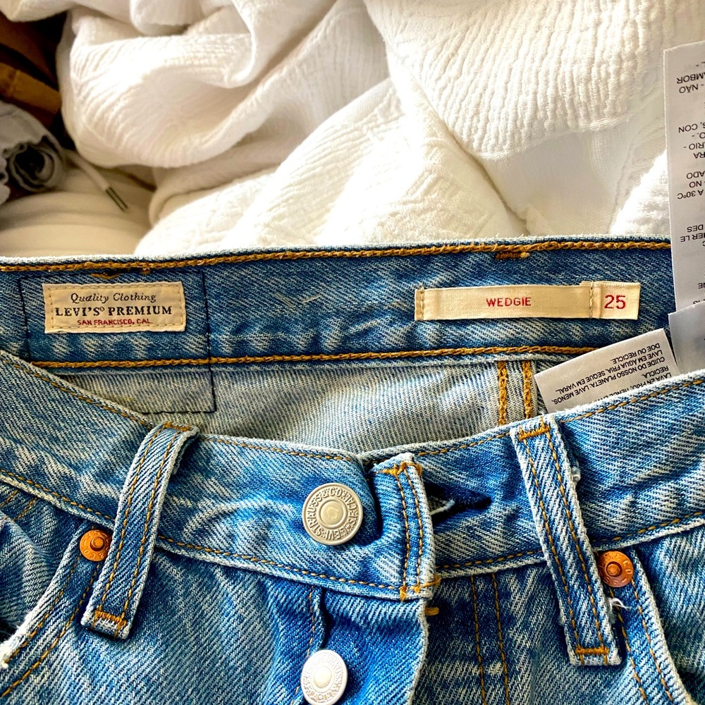 Levi’s wedgie straight fit 25 in ankle